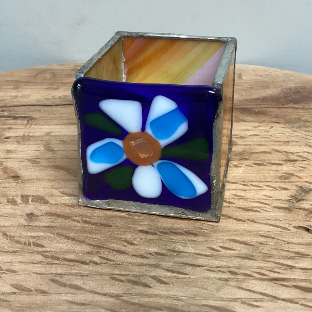 🔵 Beautiful Stained Glass & Lead Handcrafted Votive or Tea Light Candle Holder - Picture 2 of 12